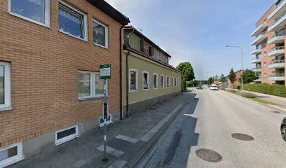3 3